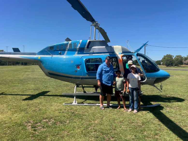 Tom & the Curry Mob at the heli